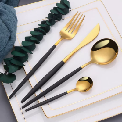 Set de tacamuri moderne 24 de piese, negru si auriu lucios, 13-21 cm - Tacamuri si seturi - atMag.ro