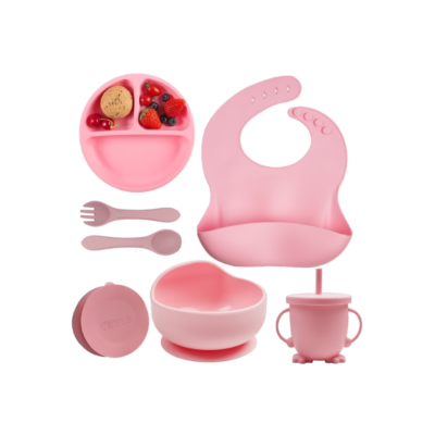 Set 6 piese din silicon fara BPA, AT PERFORMANCE®, de diversificare a hranei pentru bebelusi, 6+ luni, cu Bol, Farfurie, Cana cu pai Lingurita, Furculita, Bavetica Roz - Articole hranire bebelusi - atMag.ro