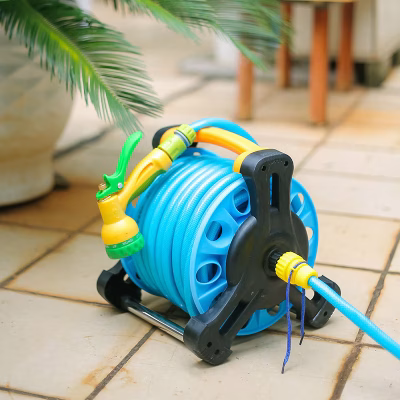Furtun de gradina Albastru, pe tambur AT PERFORMANCE®, 20m, Inclusiv duza si cuplaj - Casa, Gradina & Bricolaj - atMag.ro