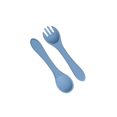 Set 6 piese din silicon fara BPA, AT PERFORMANCE®, de diversificare a hranei pentru bebelusi, 6+ luni, cu Bol, Farfurie, Cana cu pai Lingurita, Furculita, Bavetica Albastru - Articole hranire bebelusi - atMag.ro